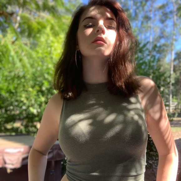 Meet your Posher! - Picture 2 of 4